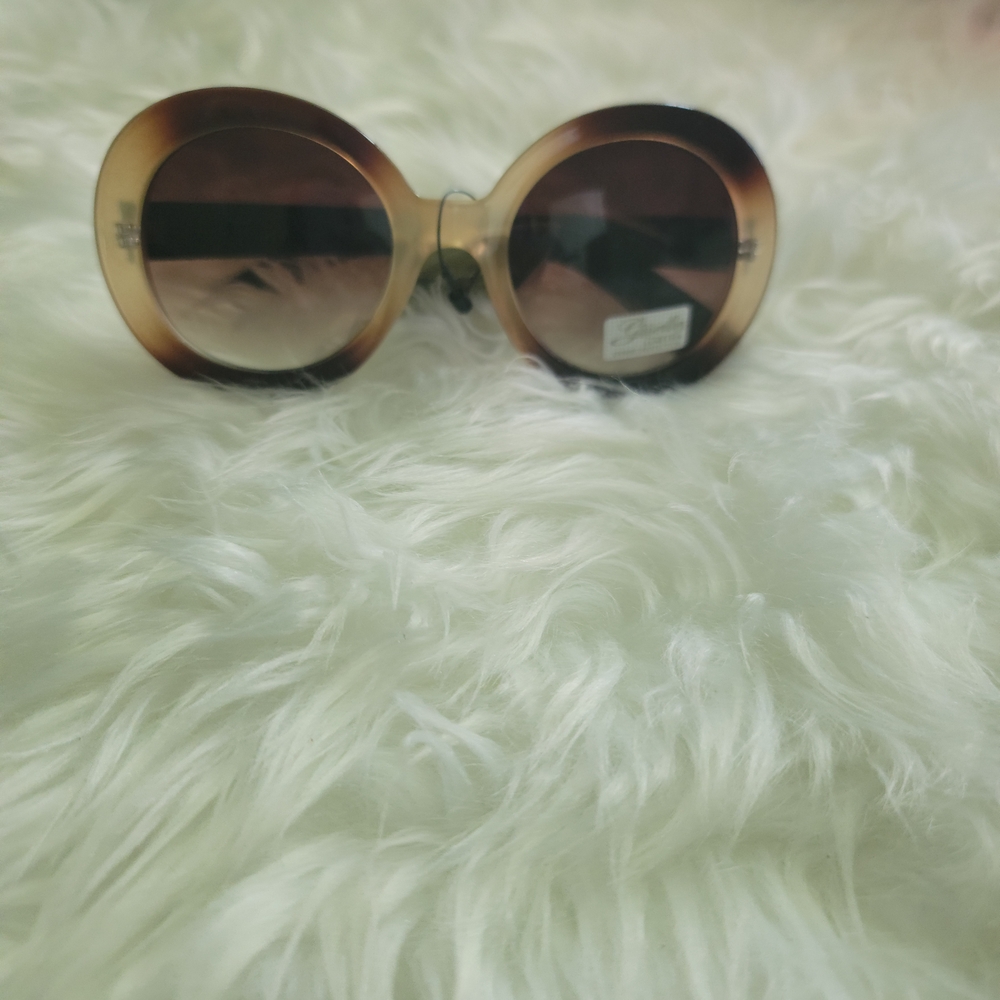 Elegant Brown Gradient Sunglasses